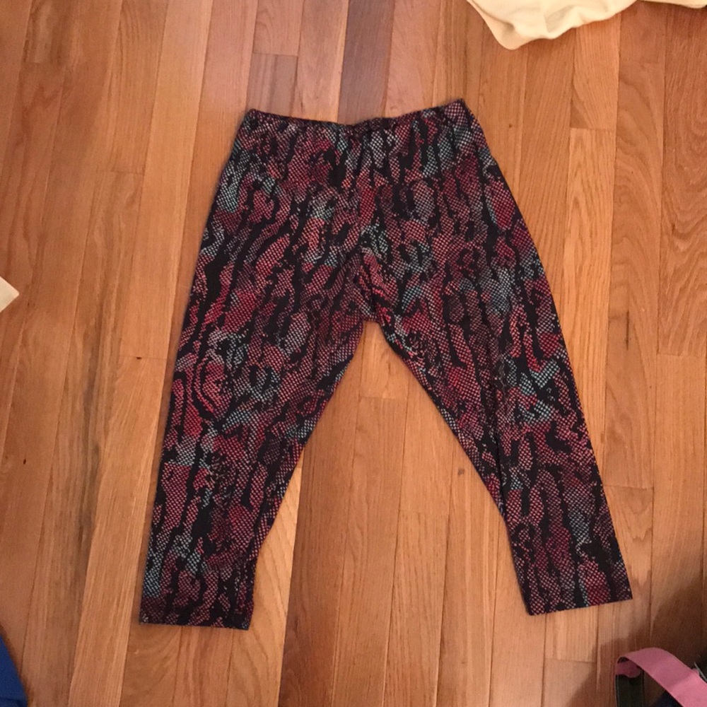 Cropped rainbow snakeskin leggings